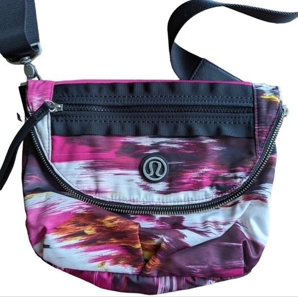 Lululemon festival bag in Pigment Wind Berry - Picture 4 of 11